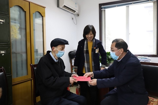 集團黨委委員、職工董事、工會主席武勇 一行到華西安裝公司走訪慰問