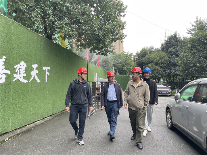 公司財(cái)務(wù)總監(jiān)葉興坤到西園街道衛(wèi)生服務(wù)中心（尚錦新中心）改造項(xiàng)目開展“150天大會戰(zhàn) 決勝千億華西”專項(xiàng)督導(dǎo)