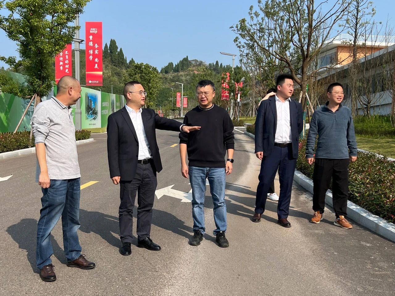 公司黨委書記、執(zhí)行董事朱軍一行到川師遂寧校區(qū)項目開展“奮戰(zhàn)四個月”專項督導(dǎo)