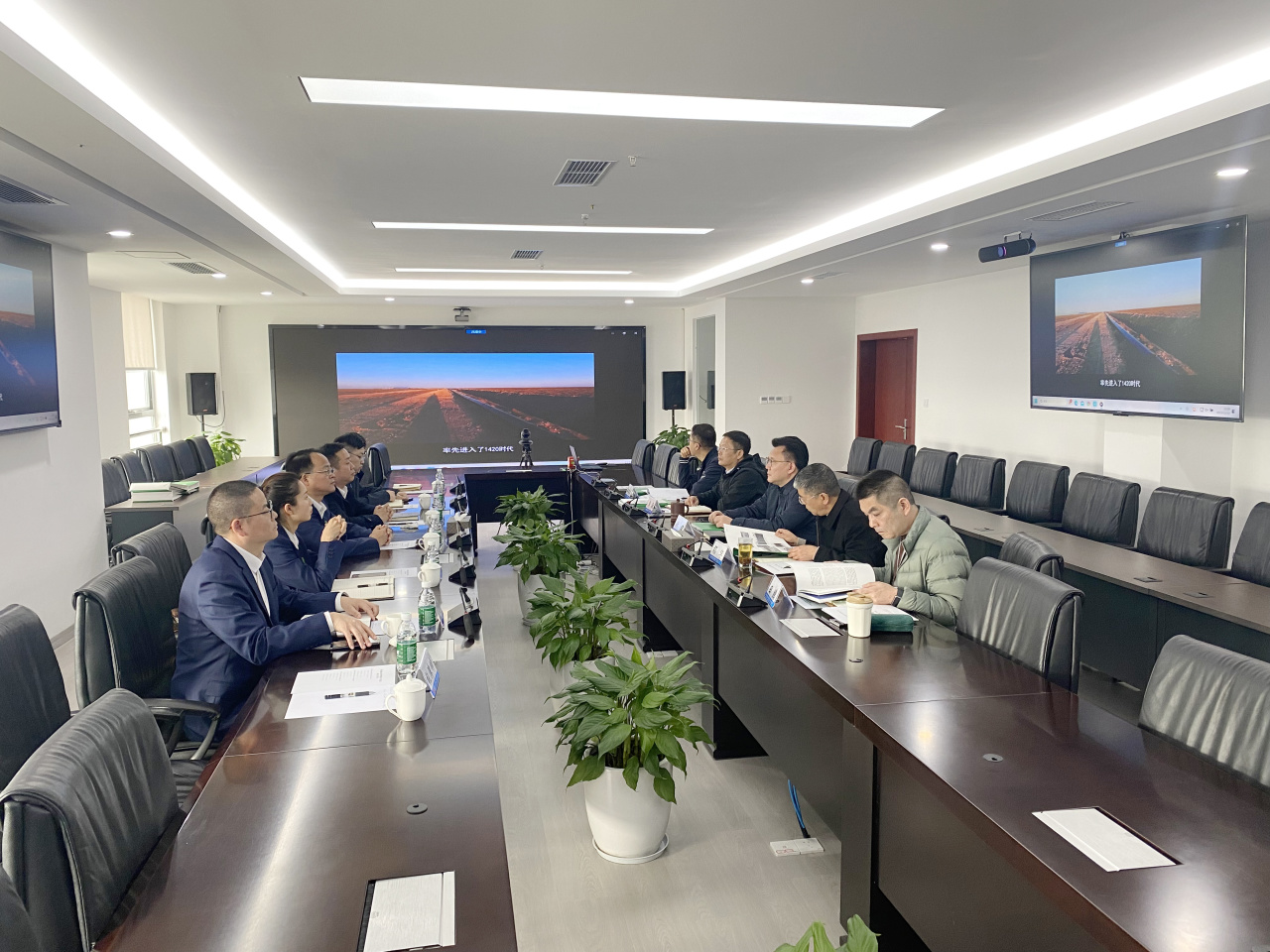 公司黨委副書(shū)記 、總經(jīng)理徐文忠到中石油四川油建公司開(kāi)展座談交流